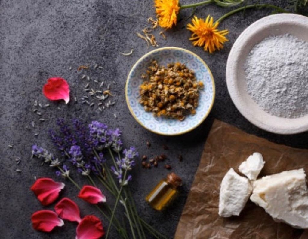 Lavender, rose petals, botanical oils and natural pampering ingredients